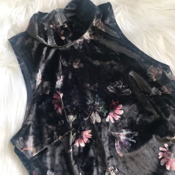 ｖｅｌｖｅｔ  ｆｌｏｒａｌ  ｃｒｏｐ  ｔｏｐ - Picture 2 of 4